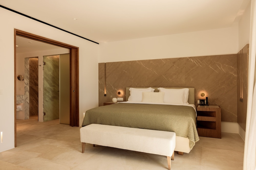 POOL, JUNIOR SUITE, KING BED