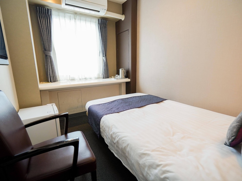 ROOM, SINGLE