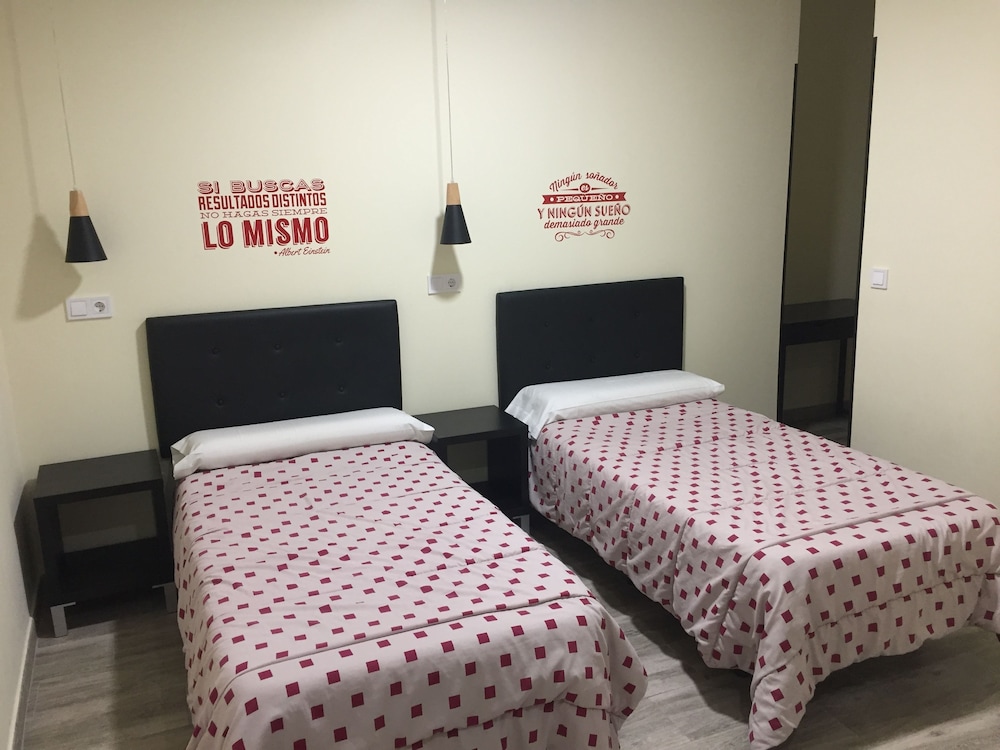 JQC Rooms 13/33