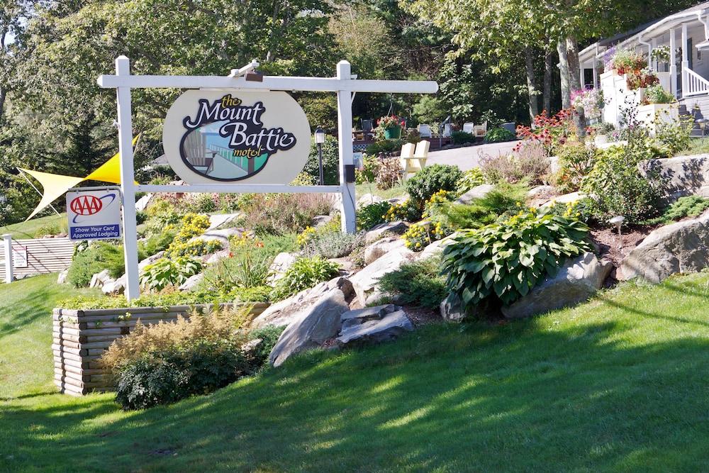 Mount Battie Motel 69/73