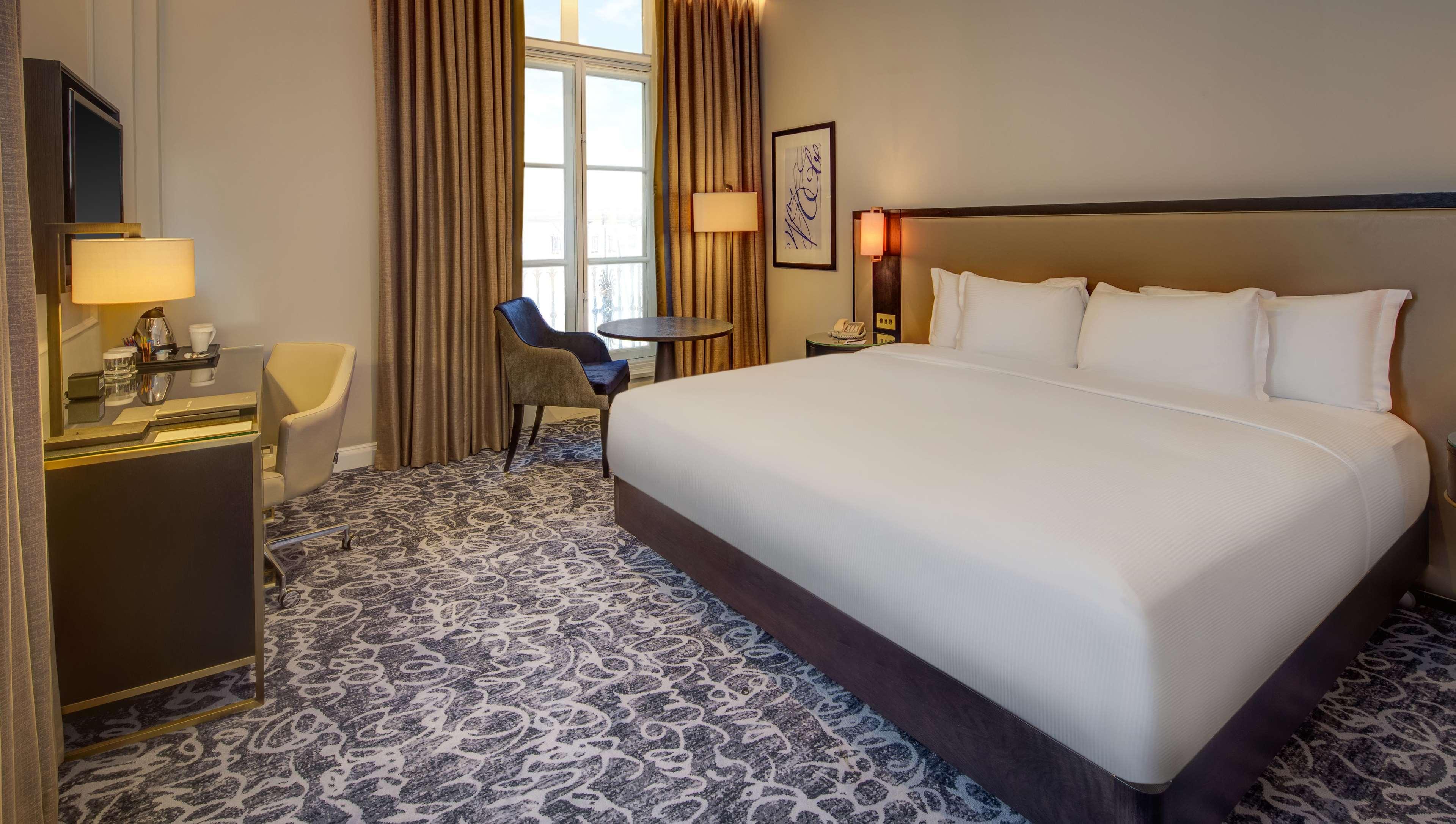 GUEST ROOM, FAMILY