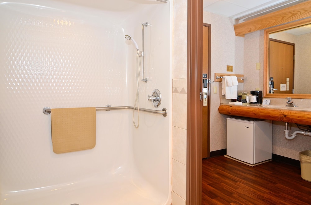 Best Western Northwoods Lodge 17/39