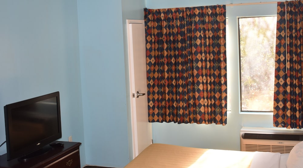 Guest Cottage & Suites 57/60