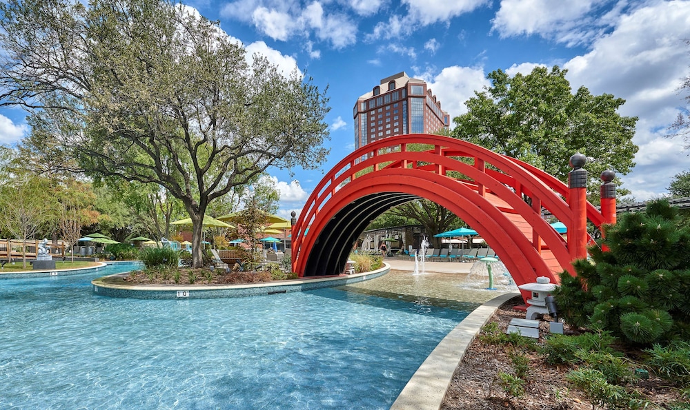 Hilton Anatole 13/90