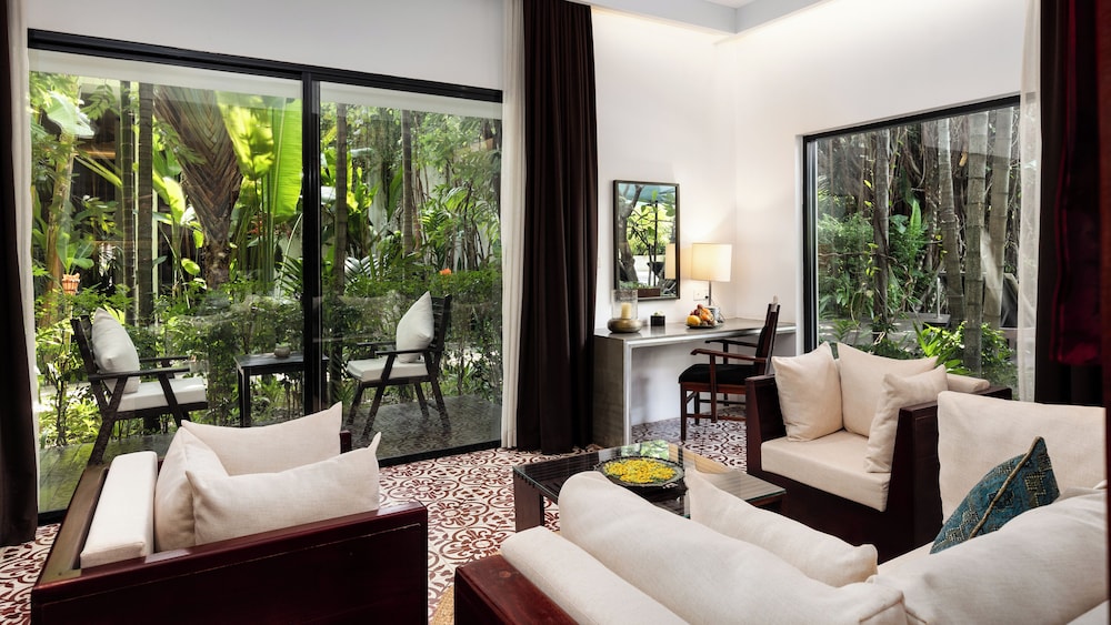 LYNNAYA URBAN RIVER RESORT 50/69