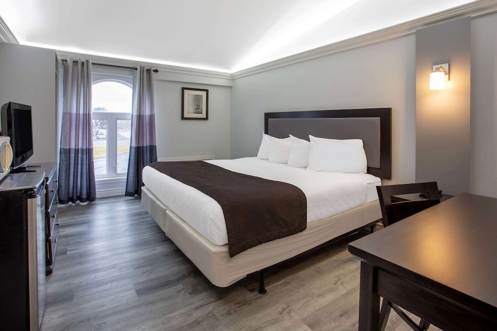 Travelodge by Wyndham Sarnia 16/40