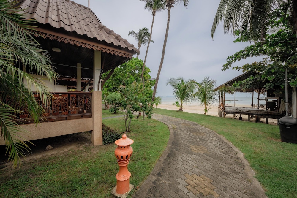 LONG BAY RESORT 35/50