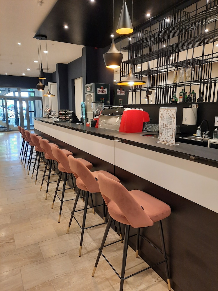 D50 Hotel 27/40
