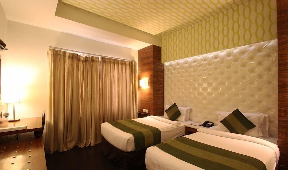 Hotel Ivory 32 30/63