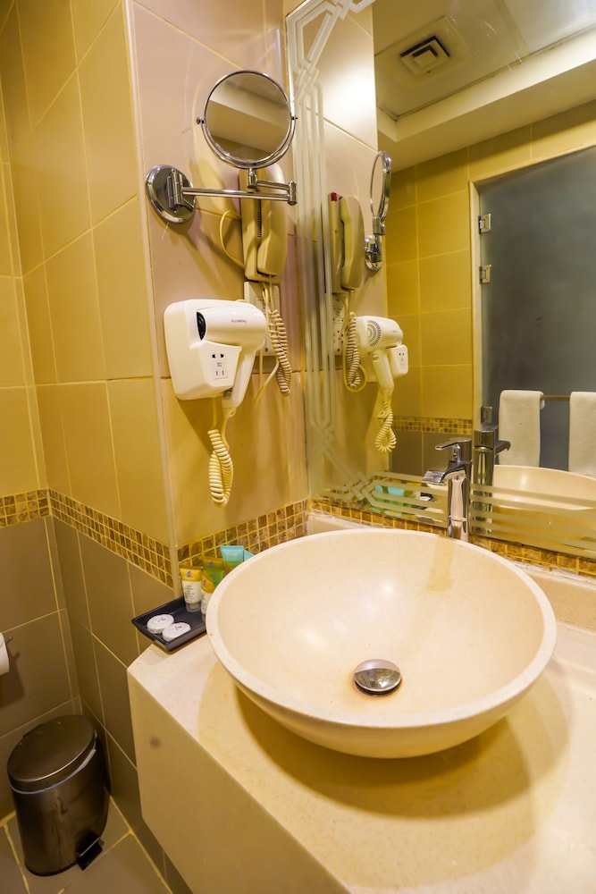 MRA Hotel 34/37