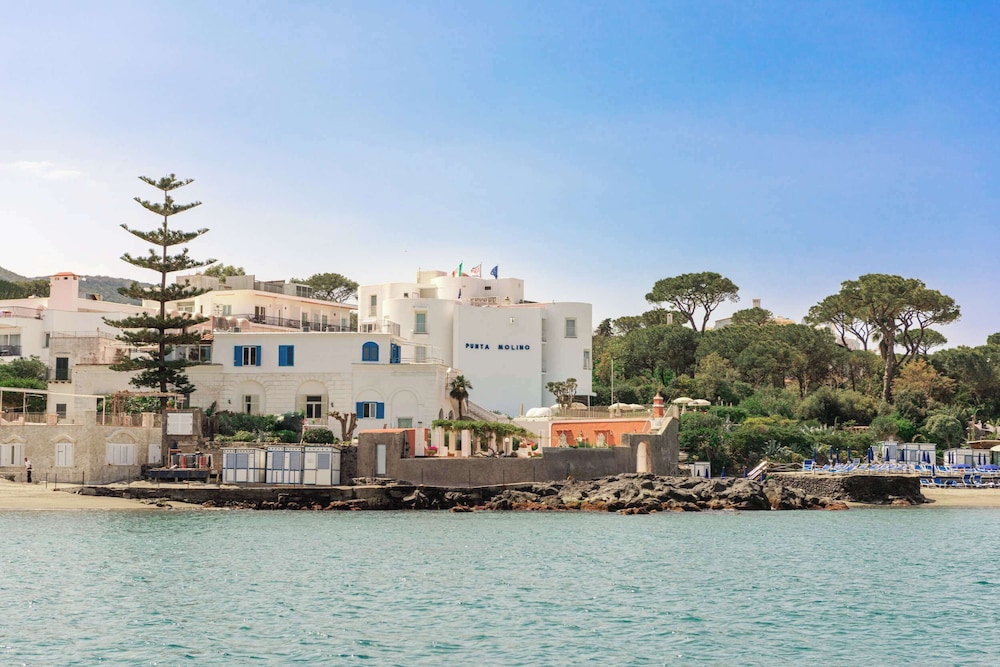 Punta Molino Beach and Resort Spa 66/82