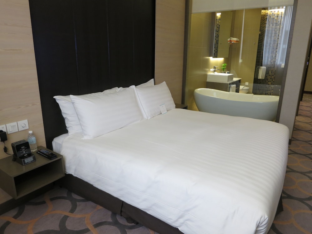 Dorsett Singapore 21/70