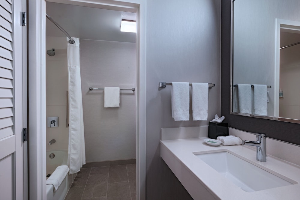 Courtyard by Marriott Dallas Richardson at Spring Valley 44/46