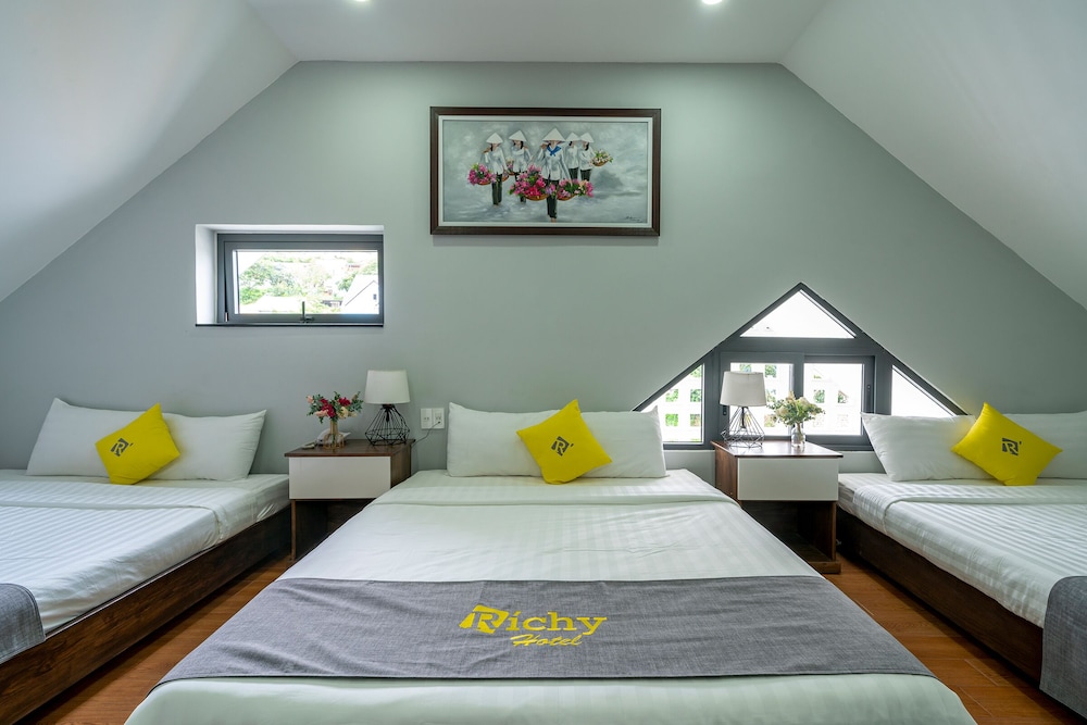 Richy Hotel 24/40