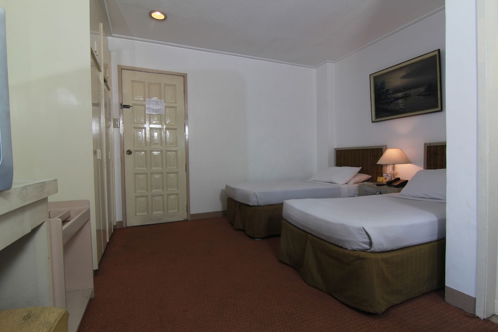 Hotel Supreme 10/35