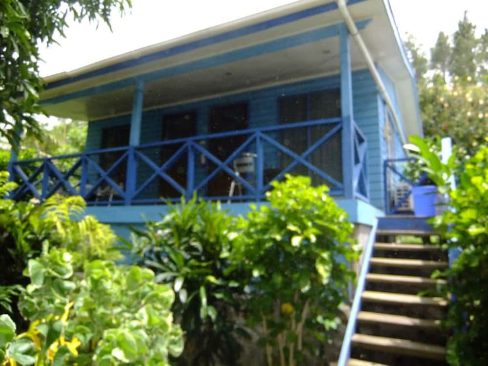 Ratu Kini Backpackers & Dive Resort 3/67