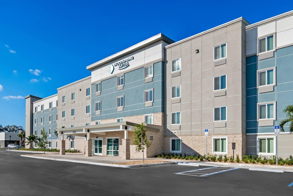 WoodSpring Suites Palm Springs - West Palm Beach, FL 35/44