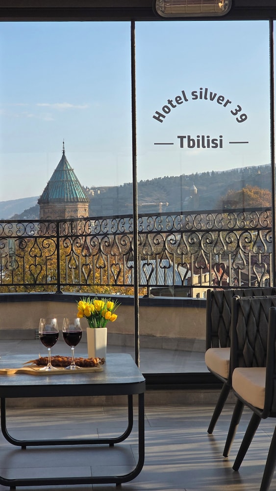 Silver 39 Boutique Hotel 44/48