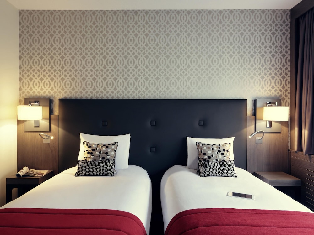 Classic, Twin Beds