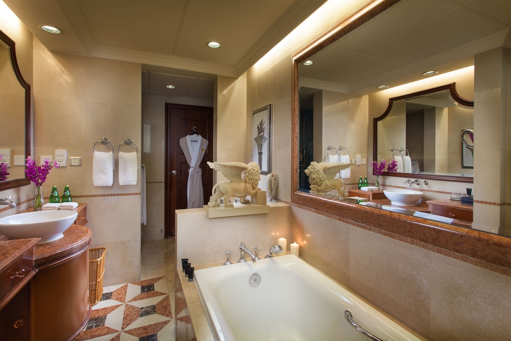 Hotel Indigo Shenzhen Overseas Chinese Town an IHG Hotel 32/78