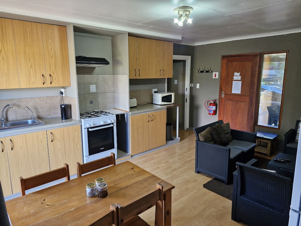Ibis Place Guest House 4/50