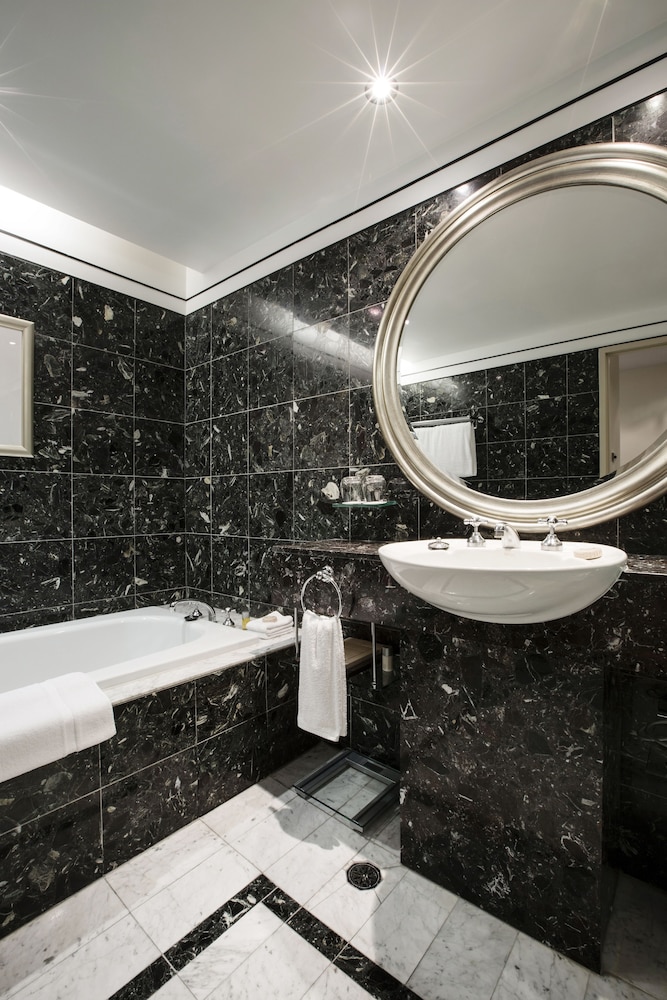 Hyatt Hotel Canberra 37/75