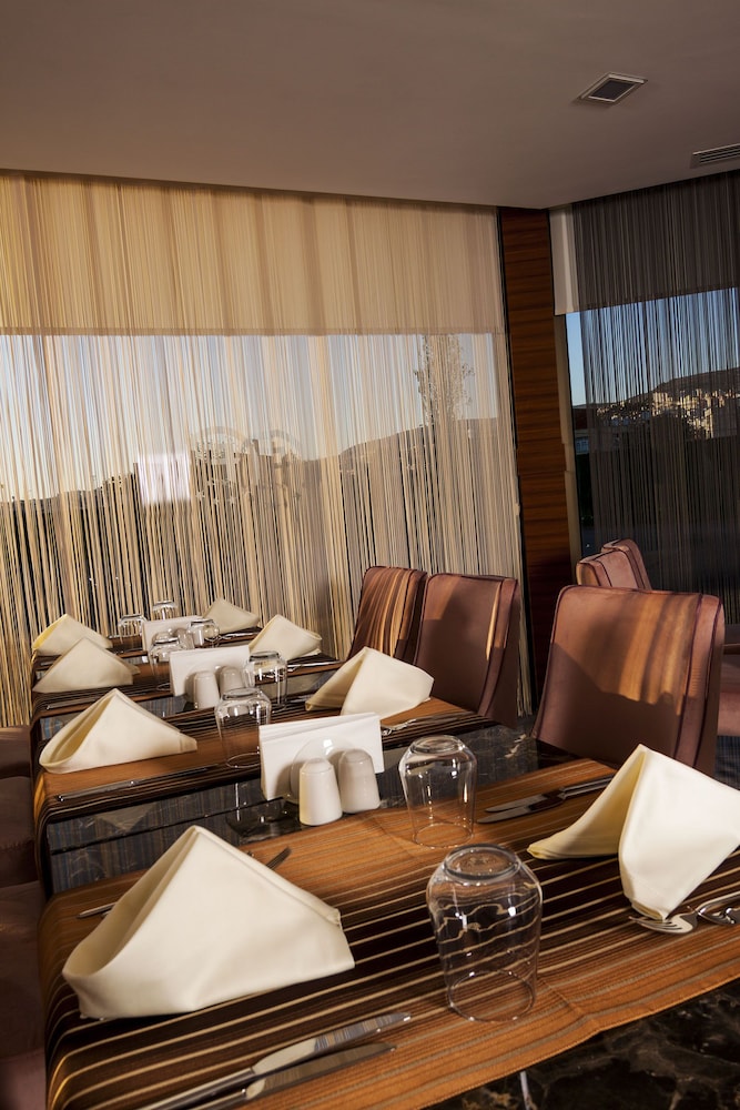 Majura Hotel 42/50