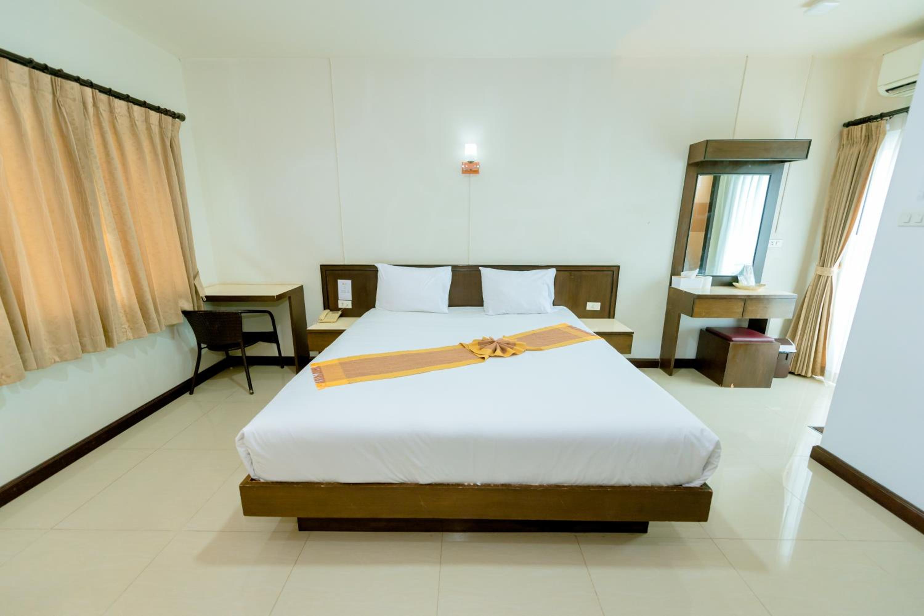 BANDER HOTEL 24/50