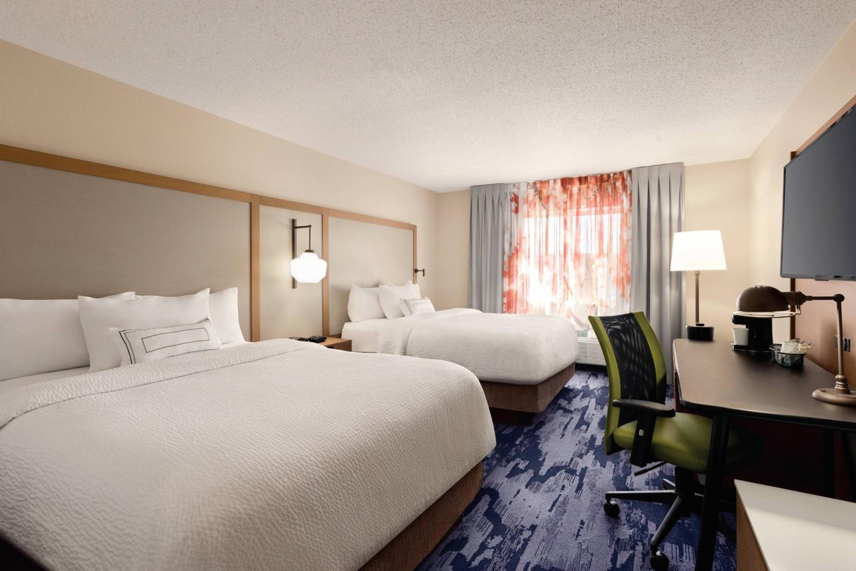 Room, 2 Queen Beds, Bathtub, Accessible