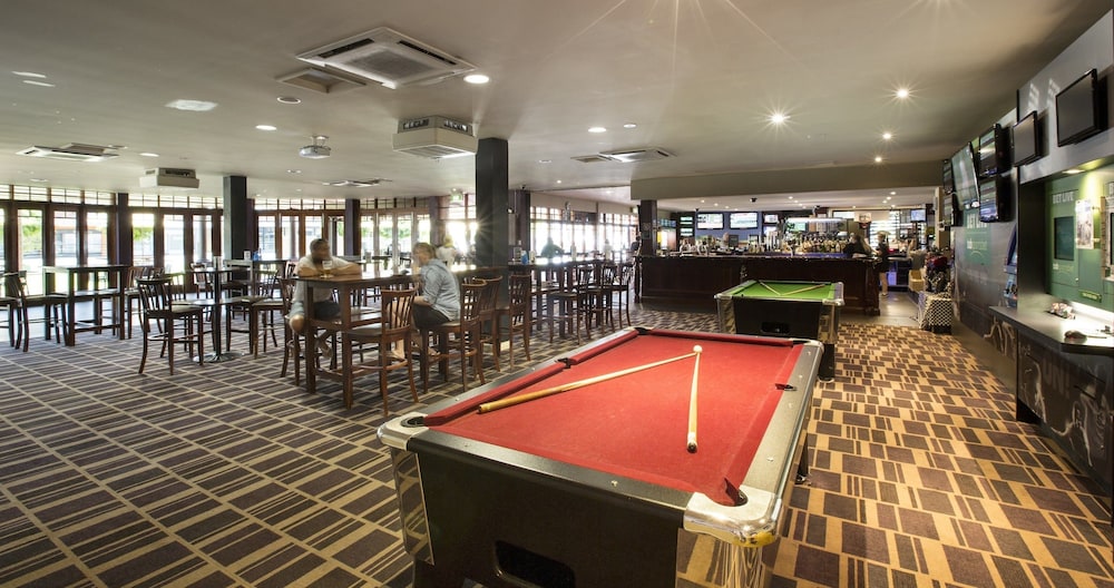 BOOMERANG HOTEL 2/48