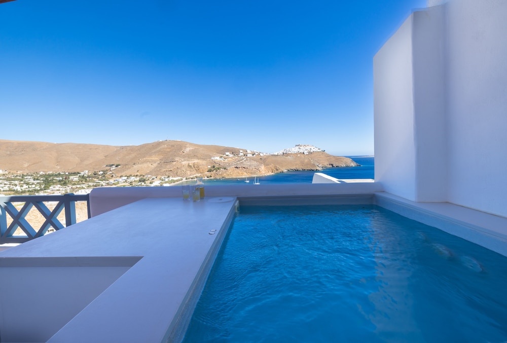 Infinity Blue Suites 45/50