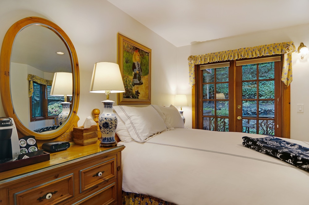 Babbling Brook Inn 32/70