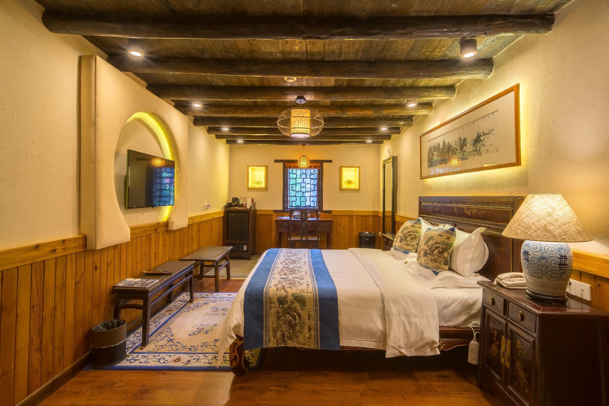 Elegant, Queen Bed
