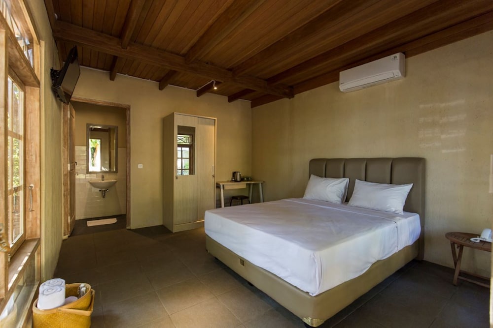 Menjangan Ecolodge 12/50