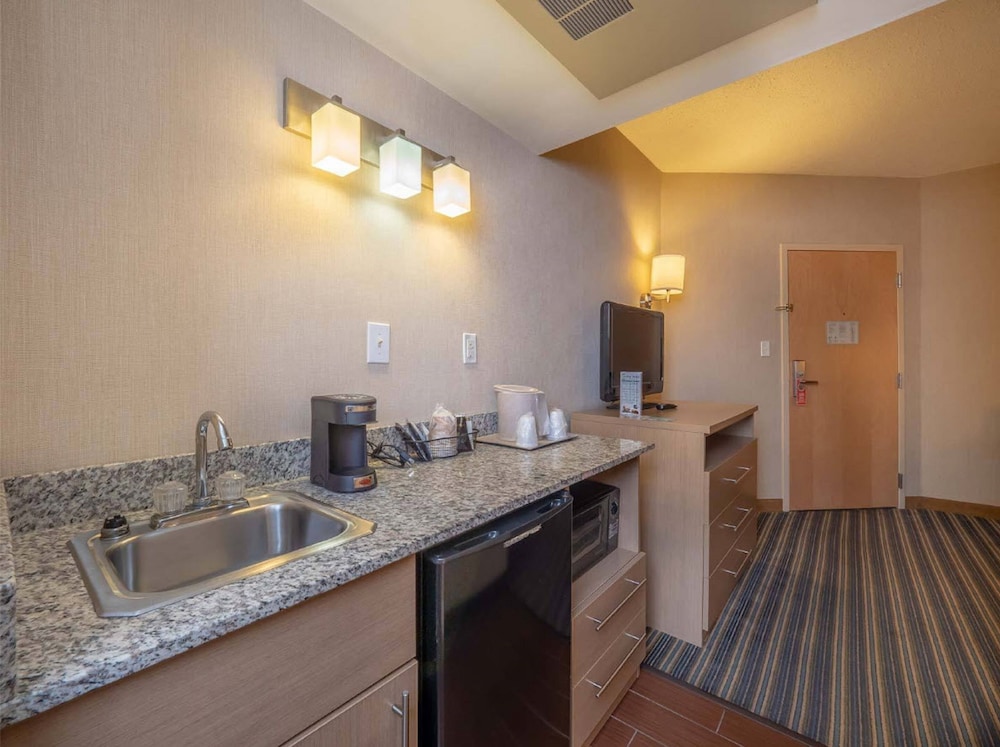 Atlantic Sands Hotel Conference Center 33/66