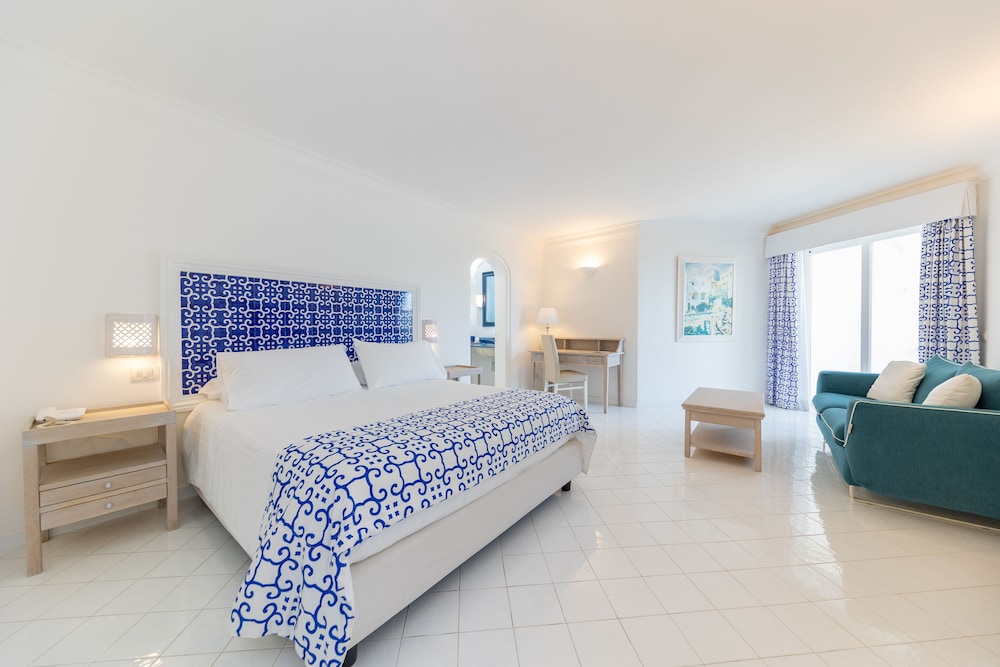 SUPERIOR, DOUBLE BED, PARTIAL SEA VIEW