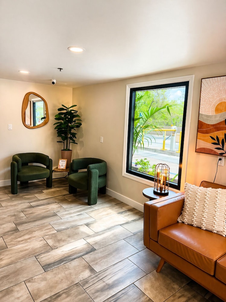Riverleaf Inn Mission Valley 32/48