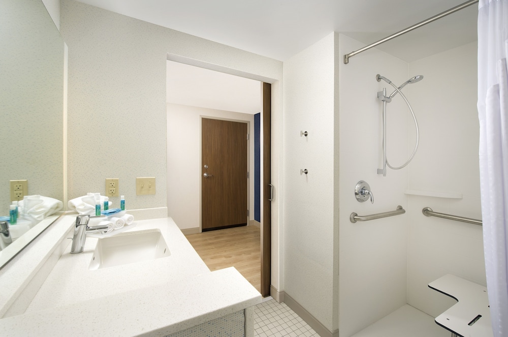 Holiday Inn Express And Suites Altoona I 99 18/62