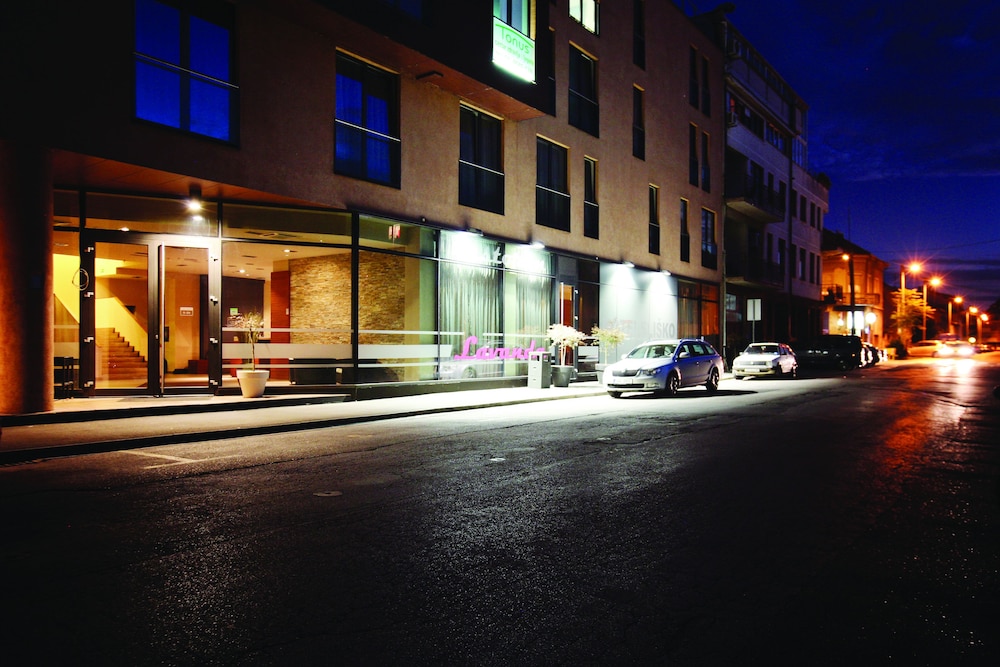 Slisko Hotel 63/66