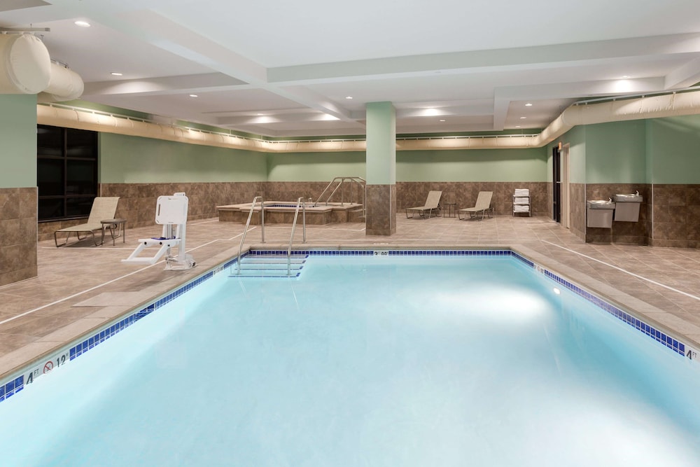 Hampton Inn Suites West Des Moines Sw Mall Area Ia 19/41