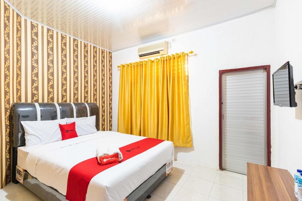 RedDoorz Plus near Universitas Sumatera Utara (RedDoorz - Natio Hotel) 11/21