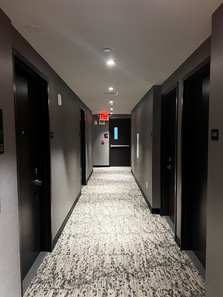 Hotel Mirage Brooklyn 30/38