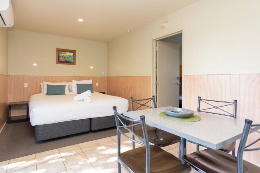 Select, King Bed, 2 Bunk Beds