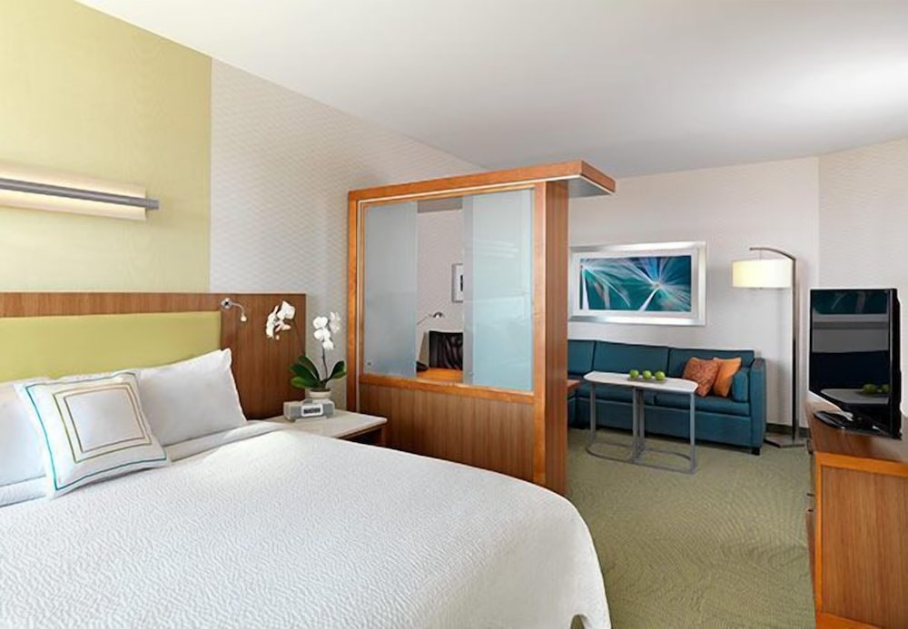 SUITE, KING BED, SOFA