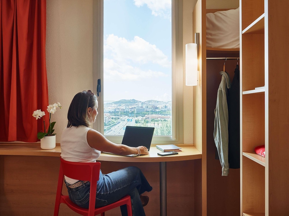 Ibis Barcelona Santa Coloma 33/43