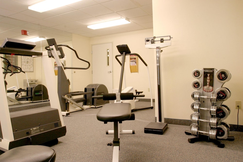 CANDLEWOOD SUITES ROCKFORD 17/38