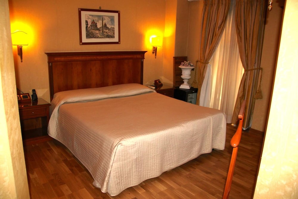 Luxury Rooms H 2000 Roma 9/53