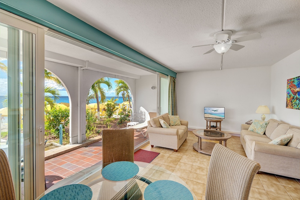 Belair Beach Hotel 10/35