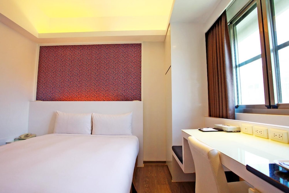 Yes Hotel 4/36