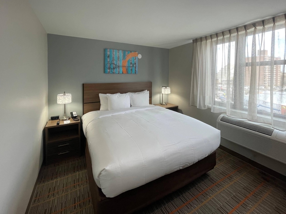 MainStay Suites Bronx - Belmont 24/61